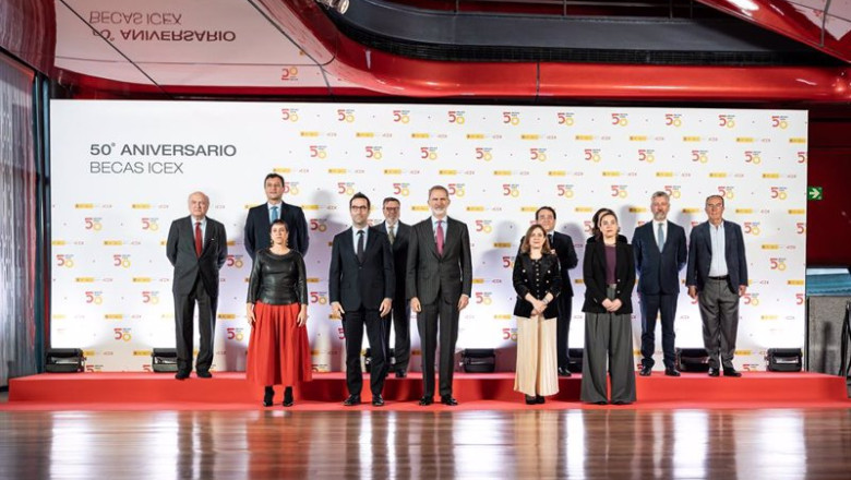 ep foto de familia durante el homenaje por el 50 aniversario del programa de becas de ep foto de familia durante el homenaje por el 50 aniversario del programa de becas de