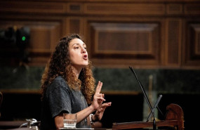 ep la diputada de sumar aina vidal interviene durante una sesion de control al gobierno en el