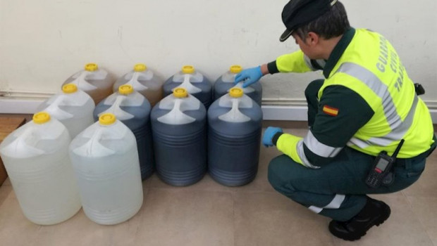 ep la guardia civil se incauta de 250 litros de bebidas alcoholicas durante un control