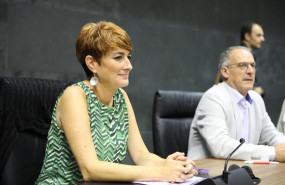 ep la portavozeh bildu nafarroaparlamento navarro bakartxo ruiz jaso duranteprimera sesiondebateinvestidurala candidata socialistala presidencianavarra