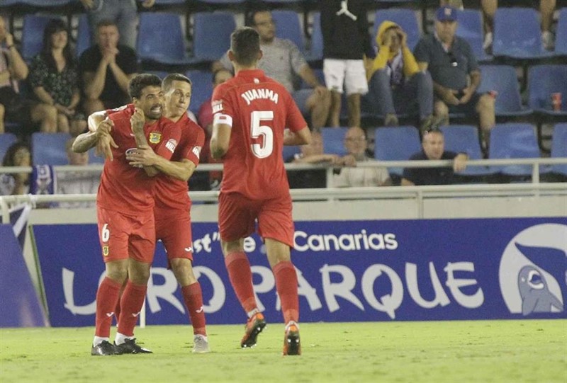 ep los jugadores del cf fuenlabrada celebran un gol
