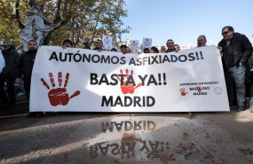 ep manifestantes portan pancarta con lema autonomos asfixiados basta ya madrid durante la
