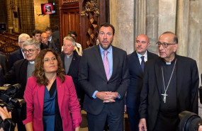 ep oscar puente visita la catedral de barcelona junto a laura vilagr juan jose omella y carlos