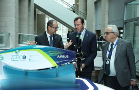 ep oscar puente visita las instalaciones de airbus en canada