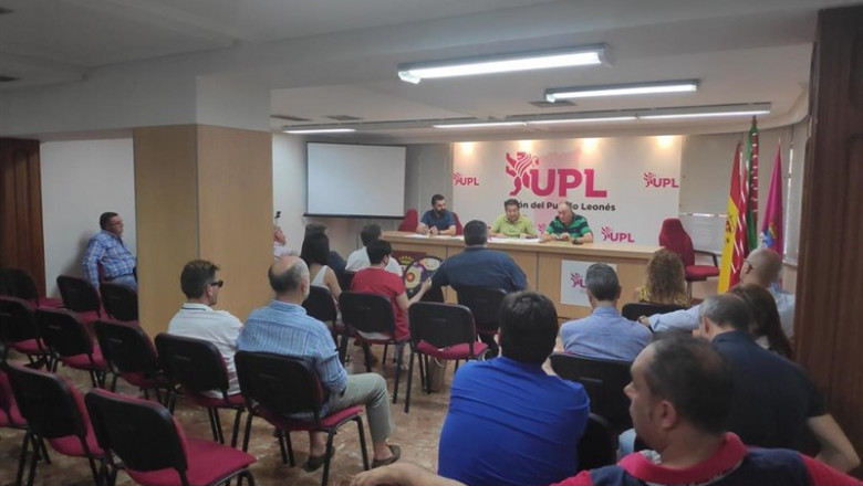 Reunión del Consejo General de UPL celebrado este jueves en la sede de la formación leonesista | UPL ep reunionconsejo generalupl celebradojuevesla sedela formacion leonesista