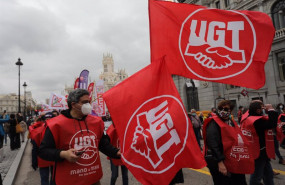 ep varias personas con banderas de ugt