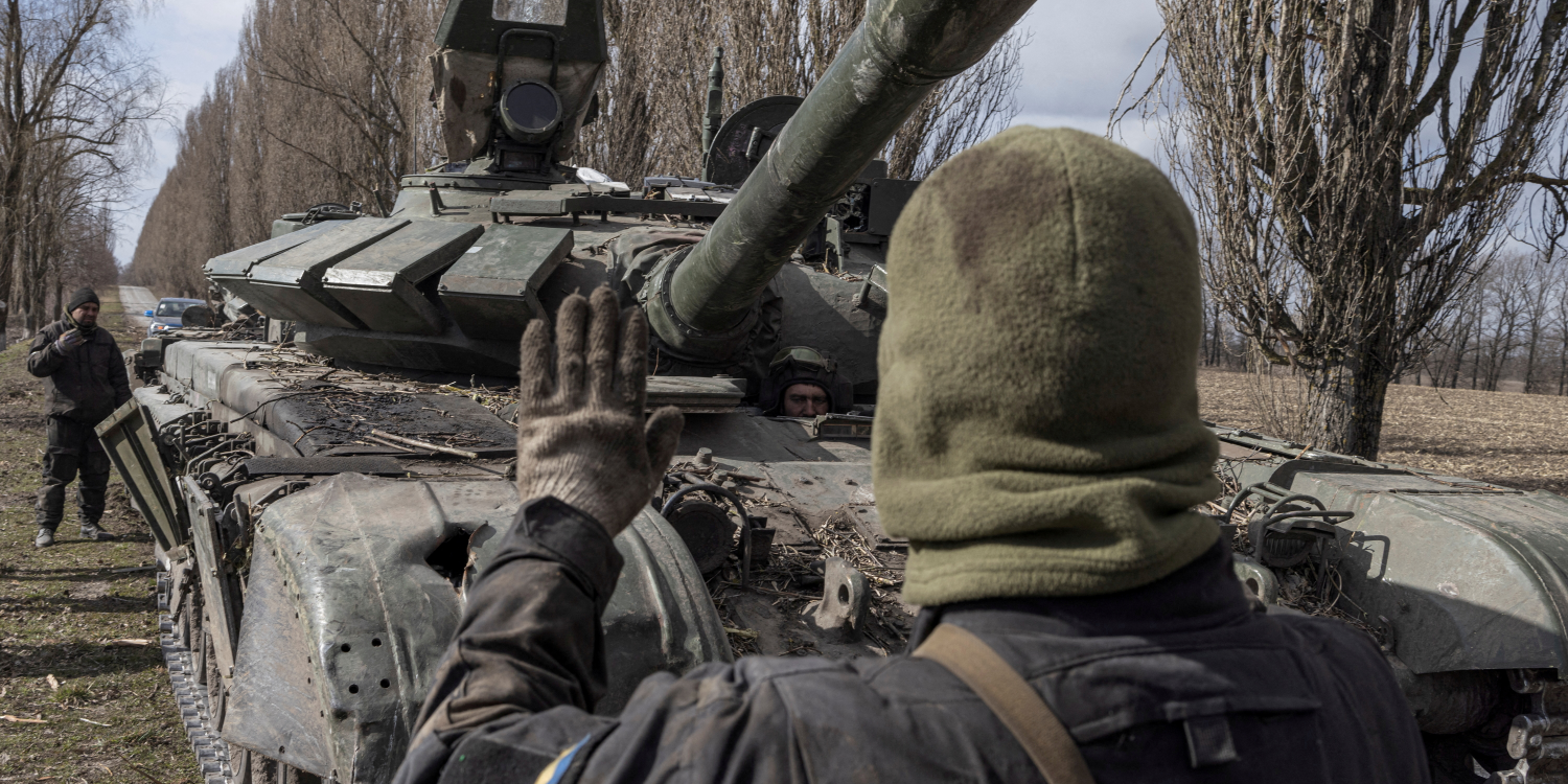 les forces russes dans le nord de l ukraine se regroupent priorite au donbass dit moscou 