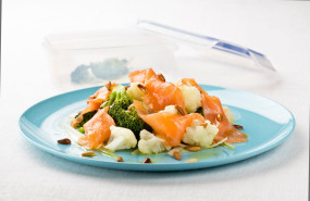 15 salmon noruego ahumado con ensalada de brocoli y coliflor angel robledo 