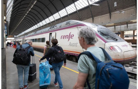ep archivo   imagen de un tren avant de renfe en sevilla
