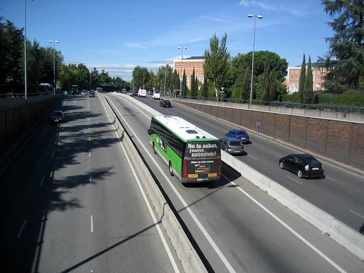 ep autobus interurbano en un carril bus-vao