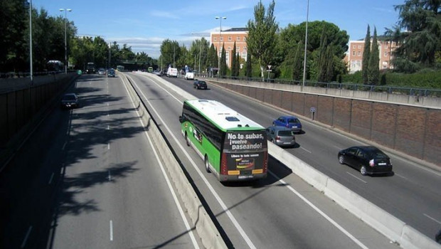 ep autobus interurbano en un carril bus-vao