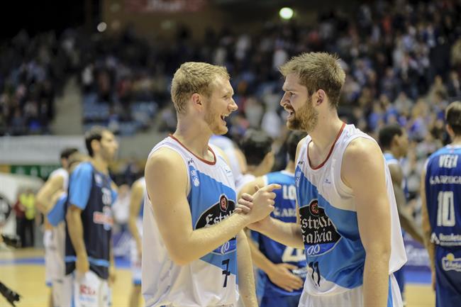 Ben Simons y Nemanja Radovic (Monbus Obradoiro) | ACB PHOTO - X. CORTIZO - Archivo ep ben simonsnemanja radovic monbus obradoiro