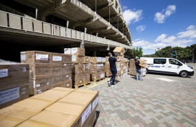 ep donacion de mascarillas gafas y protectores de la fundacio bara a hospitales de catalunya