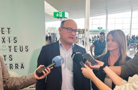 ep el director de la agncia catalana del consum albert meli y la subdirectora de atencion y
