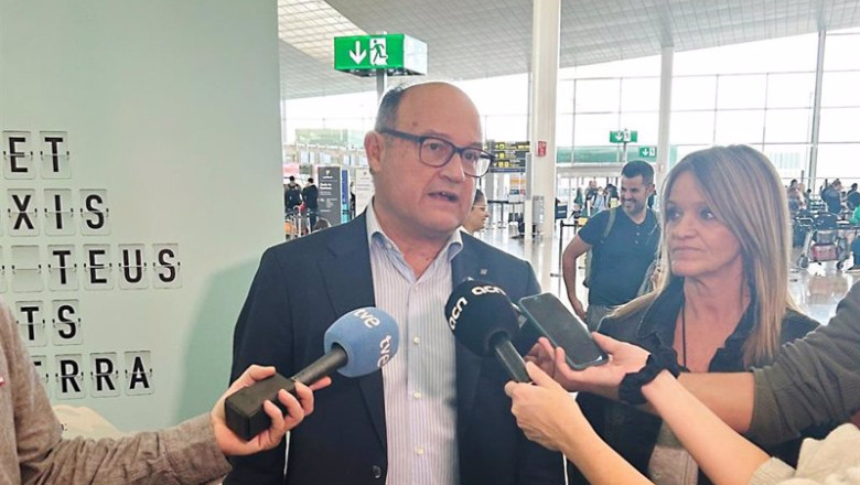 ep el director de la agncia catalana del consum albert meli y la subdirectora de atencion y ep el director de la agncia catalana del consum albert meli y la subdirectora de atencion y