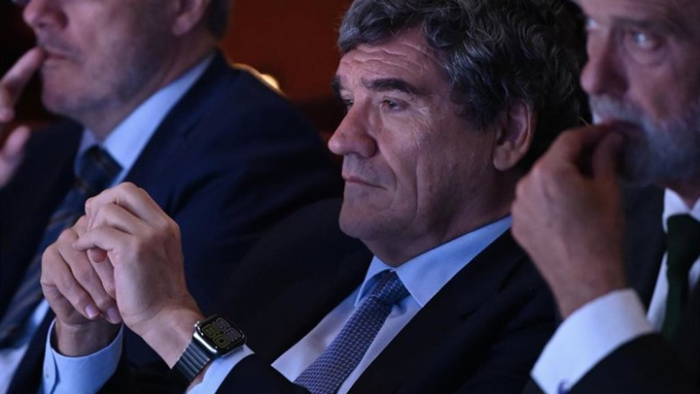 El Gobernador del Banco de España, José Luis Escrivá, durante el 10º Ciclo Finanza, en el Museo Guggenheim de Bilbao, a 10 de julio de 2025, en Bilbao | David de Haro - Europa Press ep el gobernador del banco de espana jose luis escriva durante el 10 ciclo finanza en el museo