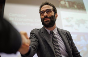 ep el ministro de economia comercio y empresa carlos cuerpo saluda a su llegada a la comision de