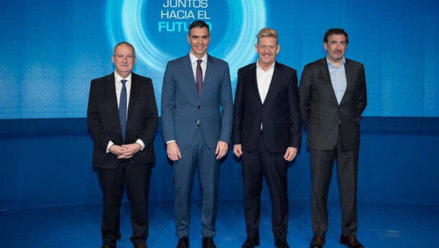 ep el ministro de industria y turismo jordi hereu el presidente del gobierno pedro sanchez el