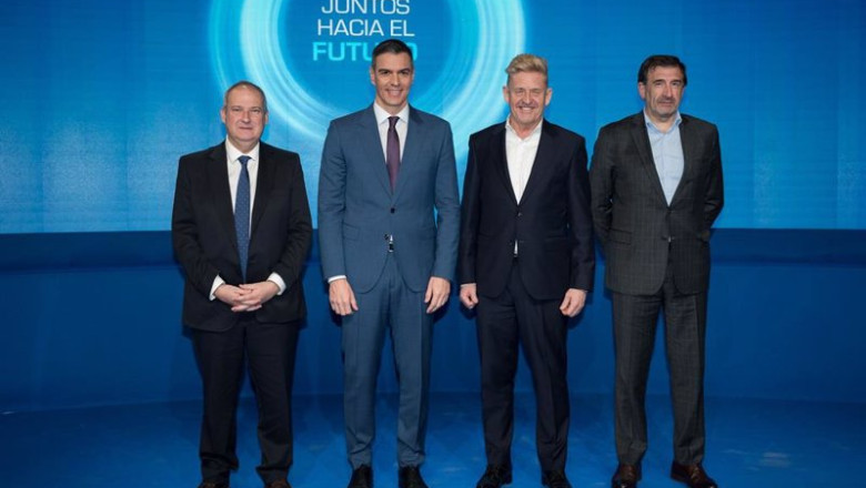 ep el ministro de industria y turismo jordi hereu el presidente del gobierno pedro sanchez el