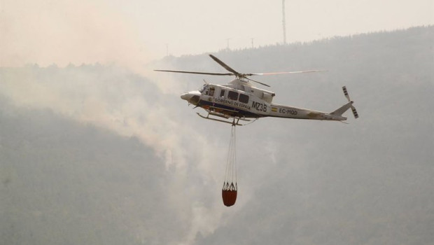 ep helicoptero trabaja en las labores de extincion de incendio ep helicoptero trabaja en las labores de extincion de incendio