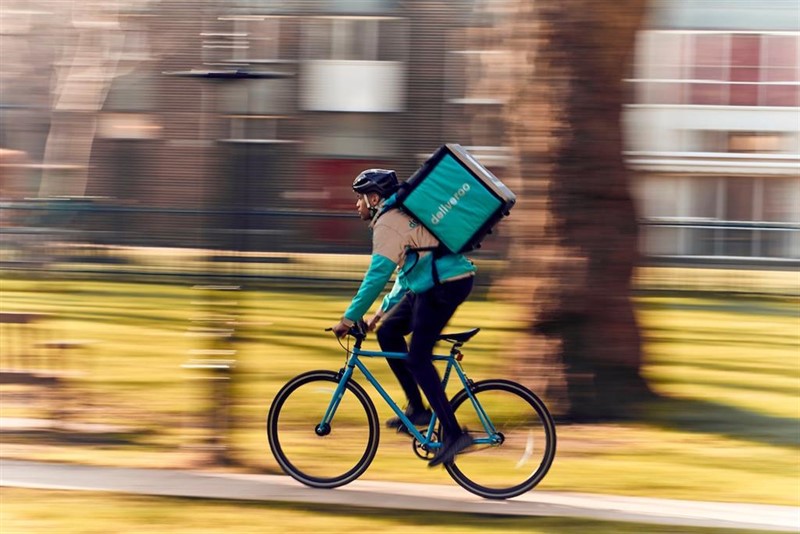 Deliveroo se rodea de gigantes como JP Morgan para preparar su salida a bolsa