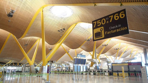 ep instalaciones internas de la terminal 4 del aeropuerto adolfo suarez madrid-barajas