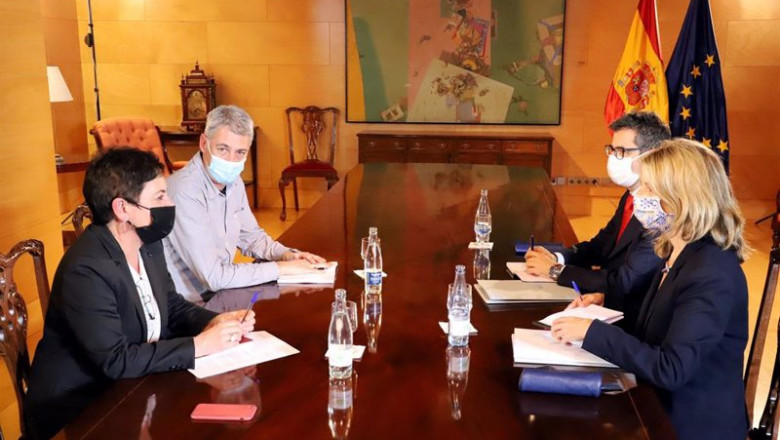 Los diputados de EH Bildu Mertxe Aizpurua y Oskar Matute, el ministro de Presidencia, Félix Bolaños, y la vicepresidenta de Trabajo, Yolanda Díaz | BILDU ep los diputados de eh bildu mertxe aizpurua y oskar matute el ministro de presidencia felix bolanos