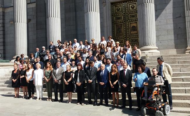Minuto de silencio en el Congreso de los Diputados por las víctimas de Barcelona | EUROPA PRESS ep minutosilenciocongresolos diputadoslas victimasbarcelona