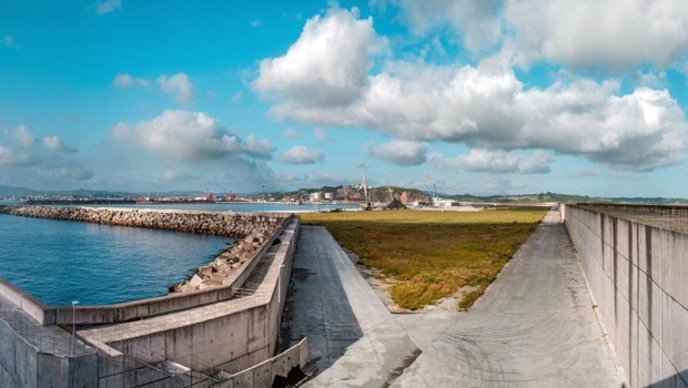 ep muelle romualdo alvargonzalez figaredo en el puerto gijones de el musel