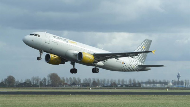 ep np vueling facilita el traslado de jovenes a los campamentos de la aecc para desconectar del