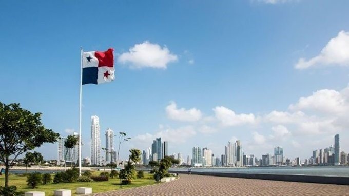 ep panama ciudad con bandera