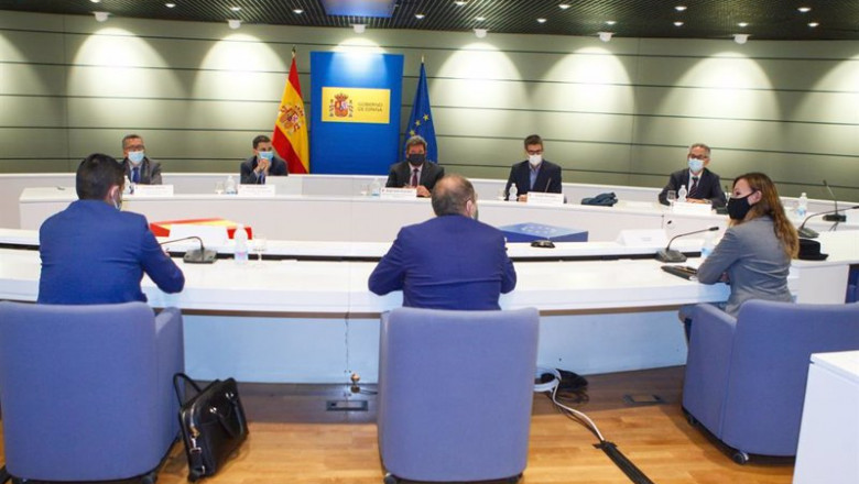 ep reunion entre el ministro de inclusion seguridad social y migraciones jose luis escriva y las ep reunion entre el ministro de inclusion seguridad social y migraciones jose luis escriva y las