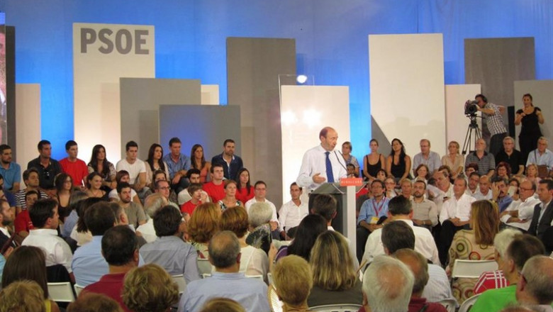 Rubalcaba Interviene En Un Mitin En El Cabanyal (Valencia). | EUROPA PRESS - Archivo ep rubalcaba intervieneun mitincabanyal valencia