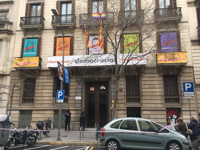 ep sede de mniumbarcelona duranteregistrola guardia civil