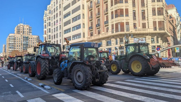 ep tractorada convocada por unaspi en la calle xtiva de valncia