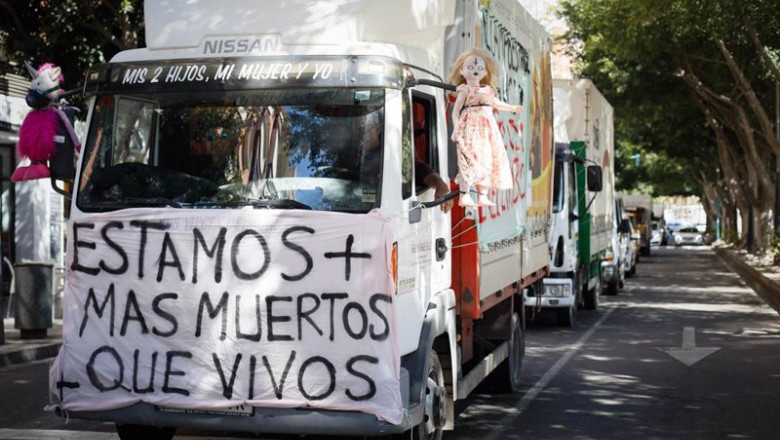 ep una caravana de vehiculos agricolas se concentra ante el puerto de almeria ep una caravana de vehiculos agricolas se concentra ante el puerto de almeria