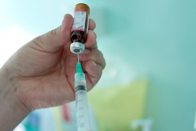 China anuncia una vacuna para el ciudadano común para noviembre