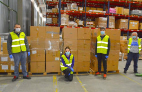 ep voluntarios de indra en la donacion de 1000 tabletas a cruz roja para apoyar la formacion de