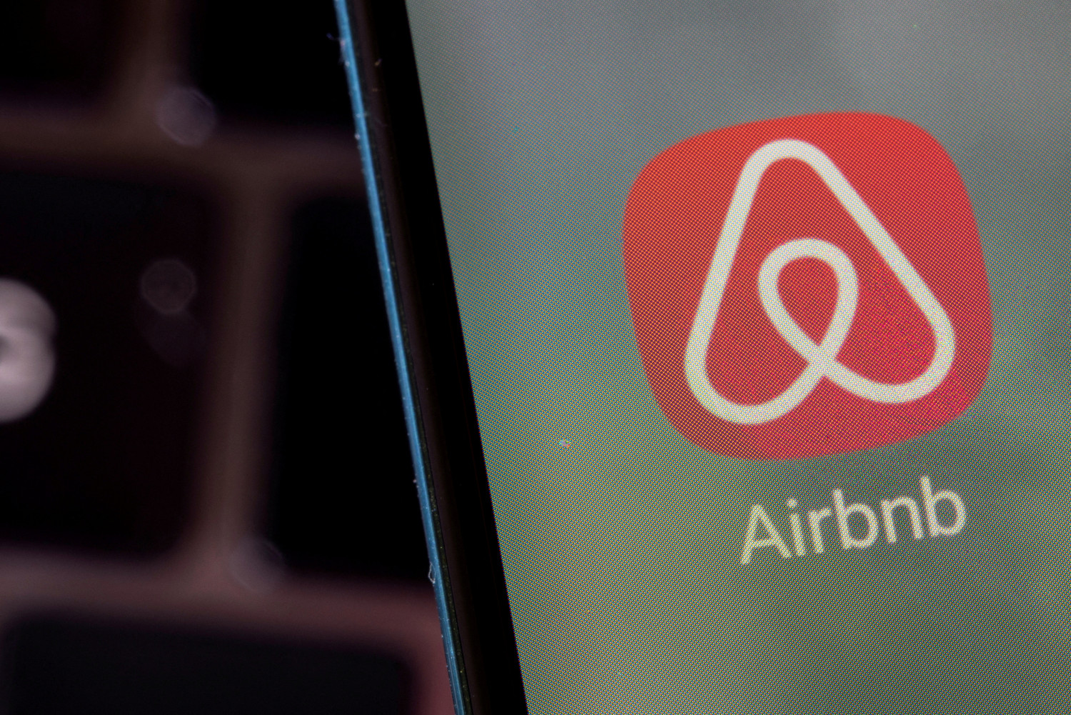 airbnb interdit definitivement les fetes dans ses hebergements 