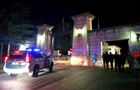 ep acceso al valle de los caidos antes del amanecer custodiado por la guardia civil en las horas