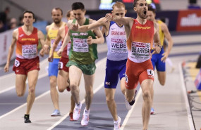 ep alvaro de arriba celebra su victoria en la final de loss 800 metros de los europeos en pista