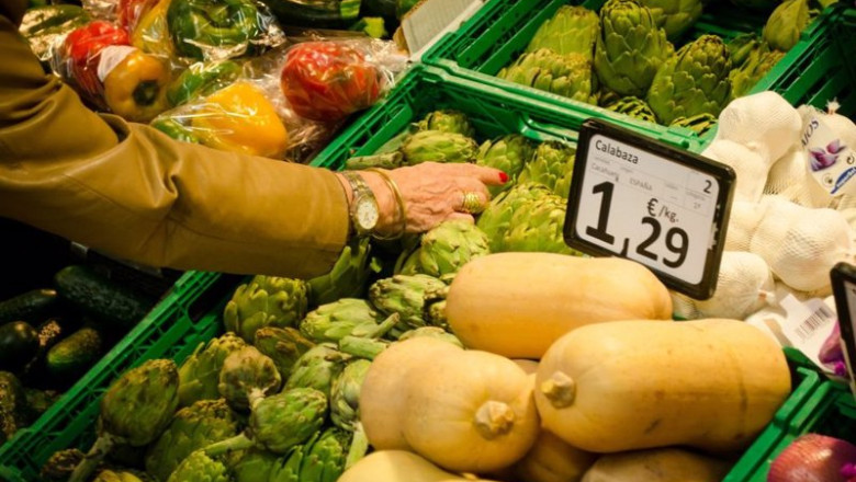 Diferentes verduras en un puesto del supermercado. | EUROPA PRESS - Archivo ep archivo calabazin consumo precio precios ipc supermercado alimentos compras comprar frutas