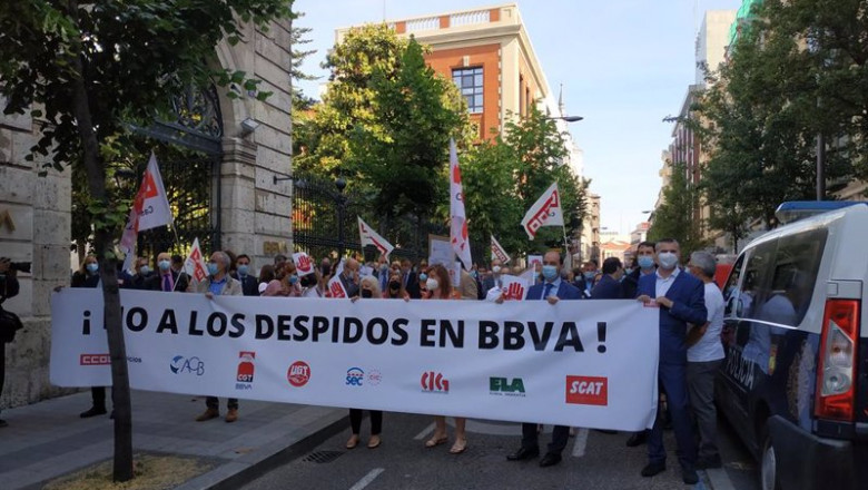 ep archivo   empleados de bbva se concentran en valladolid ante las oficinas de la entidad
