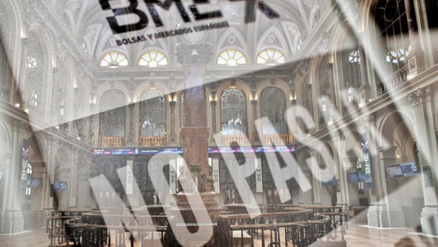ep archivo   interior de la bolsa de madrid espana a 27 de julio de 2020