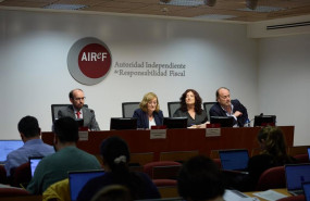 ep archivo   la expresidenta de airef cristina herrero el director de la division de analisis