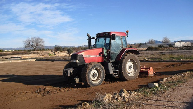 ep archivo   tractor trabajando en el campo 20260703113104