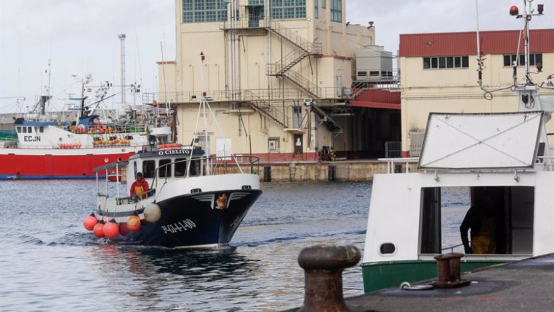 ep archivo   un barco pesquero llega al puerto de burela