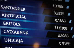 ep archivo   un panel en el palacio de la bolsa