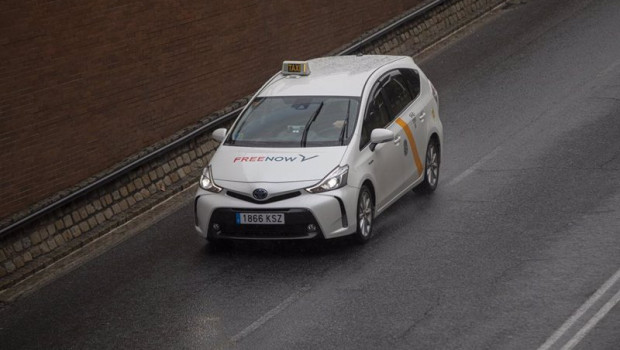 ep archivo   un taxi circulando por la ciudad