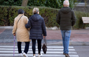 ep archivo   varias personas caminan a 26 de diciembre de 2024 en madrid espana